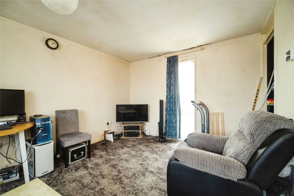 1 bed maisonette for saleLudlow, Bracknell, Berkshire RG12 photo 3