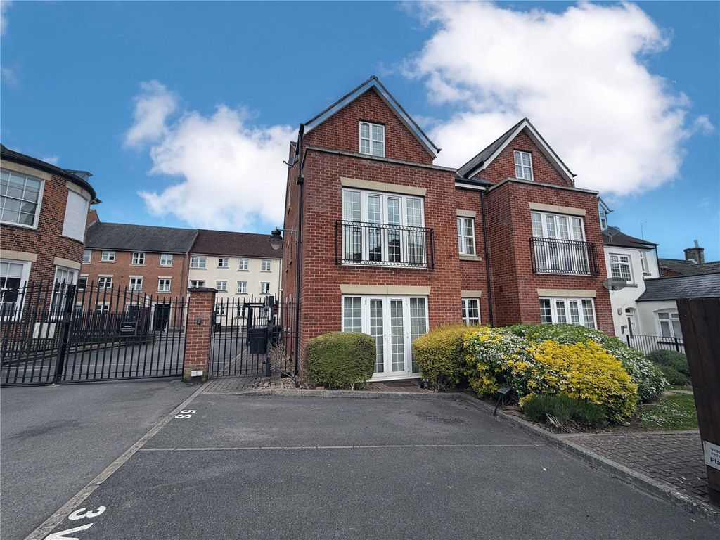 2 bed flat for saleCricklade Street, Old Town, Swindon SN1