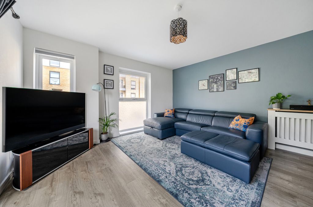 Additional image 7 of 2 bed flat for saleBroad Lane, Bracknell, Berkshire RG12