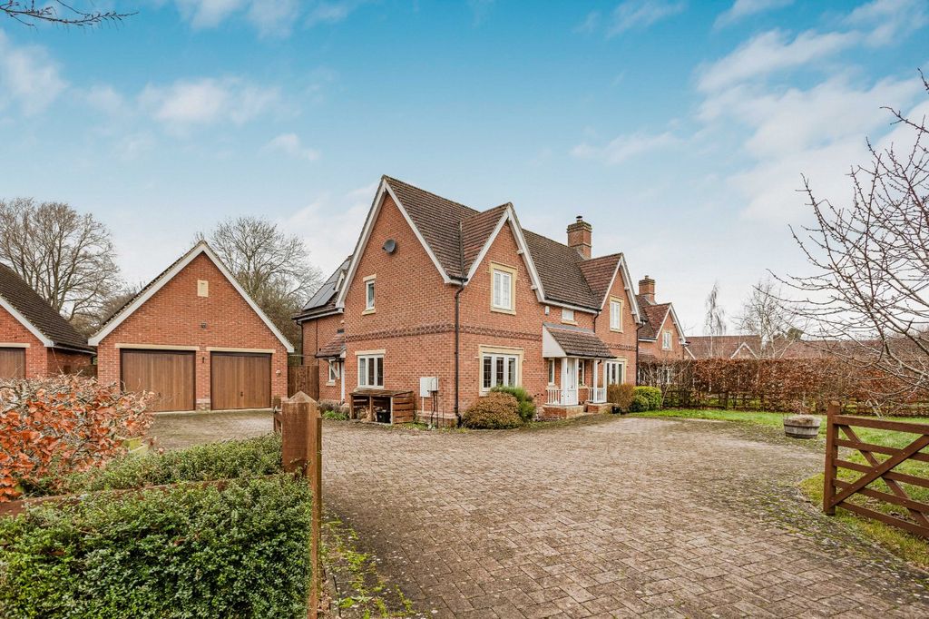 4 bed detached house for saleWoodlands Close, Christian Malford, Chippenham SN15