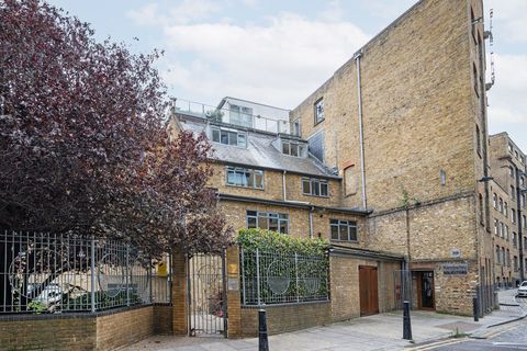Gowers Walk, Aldgate, London E1