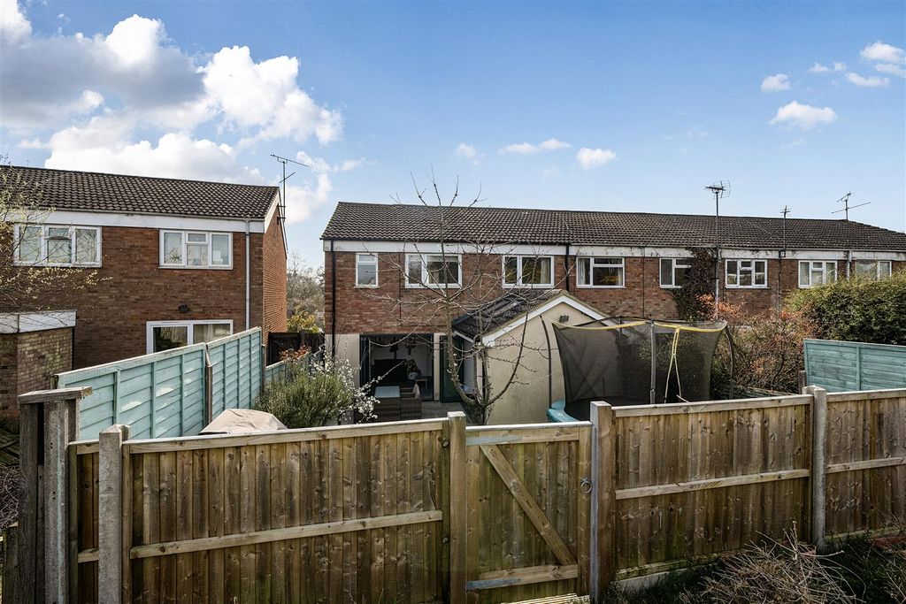 Additional image 22 of 4 bed semi-detached house for saleSouth Meadow, Crowthorne, Berkshire RG45