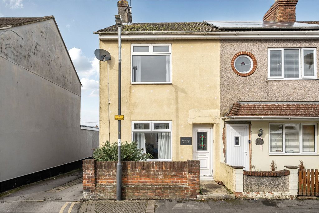 2 bed end terrace house for saleEdinburgh Street, Gorse Hill, Swindon SN2