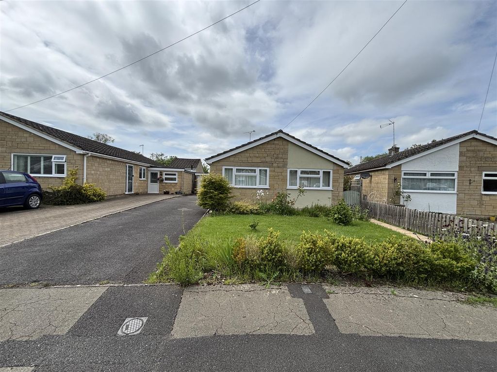 3 bed bungalow for saleMilbourne Park, Milbourne, Malmesbury SN16