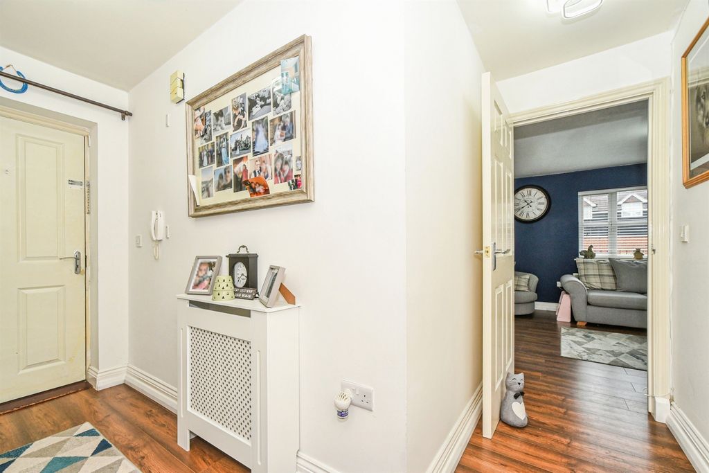 Additional image 4 of 2 bed flat for saleTorun Way, Swindon SN25