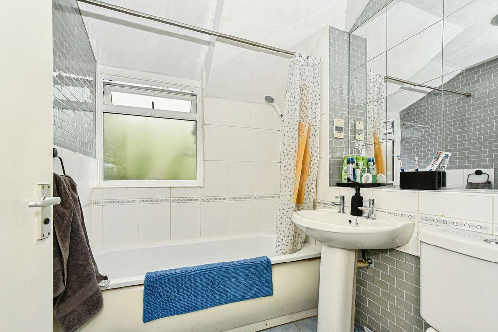 Additional image 9 of 3 bed semi-detached house for saleBelsay - Toothill, Swindon SN5