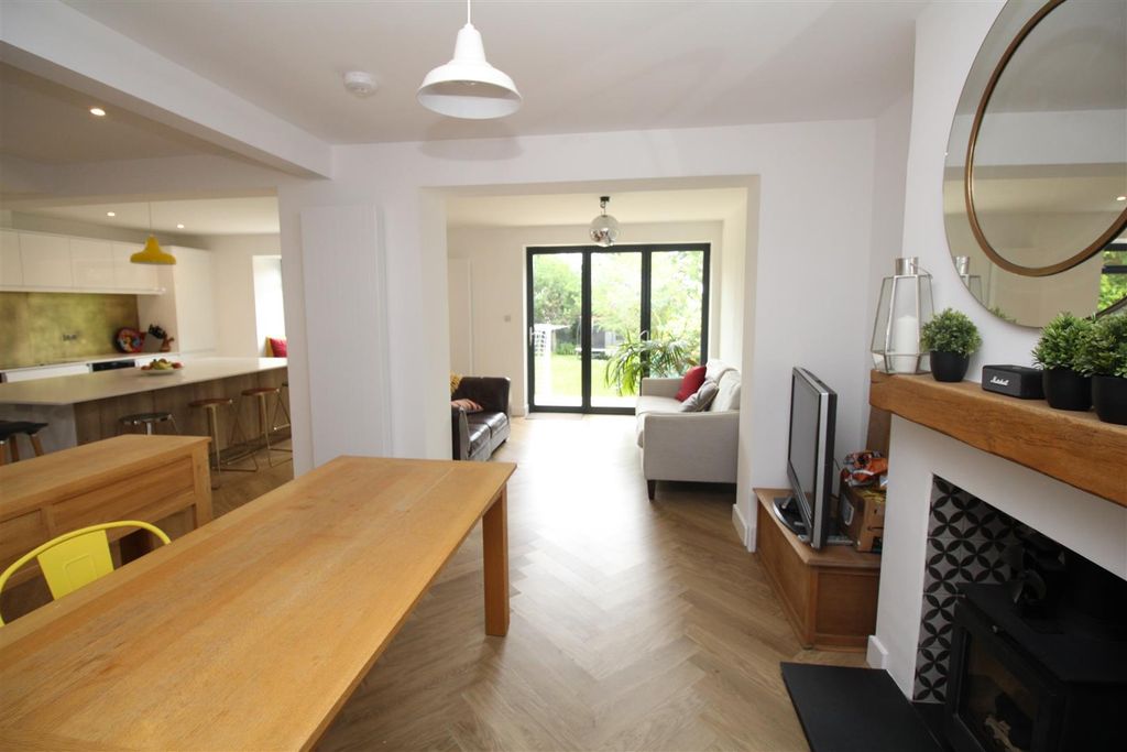 Additional image 4 of 4 bed semi-detached house for saleEast Yewstock Crescent, Chippenham SN15