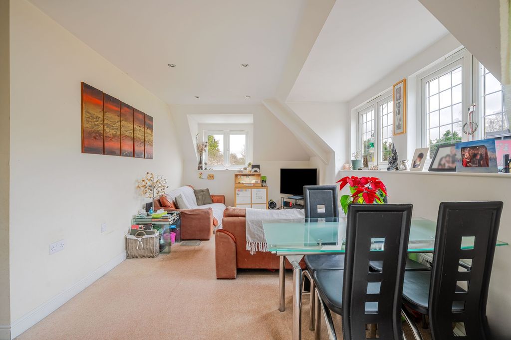 Additional image 3 of 2 bed flat for saleLondon Road, Ascot SL5