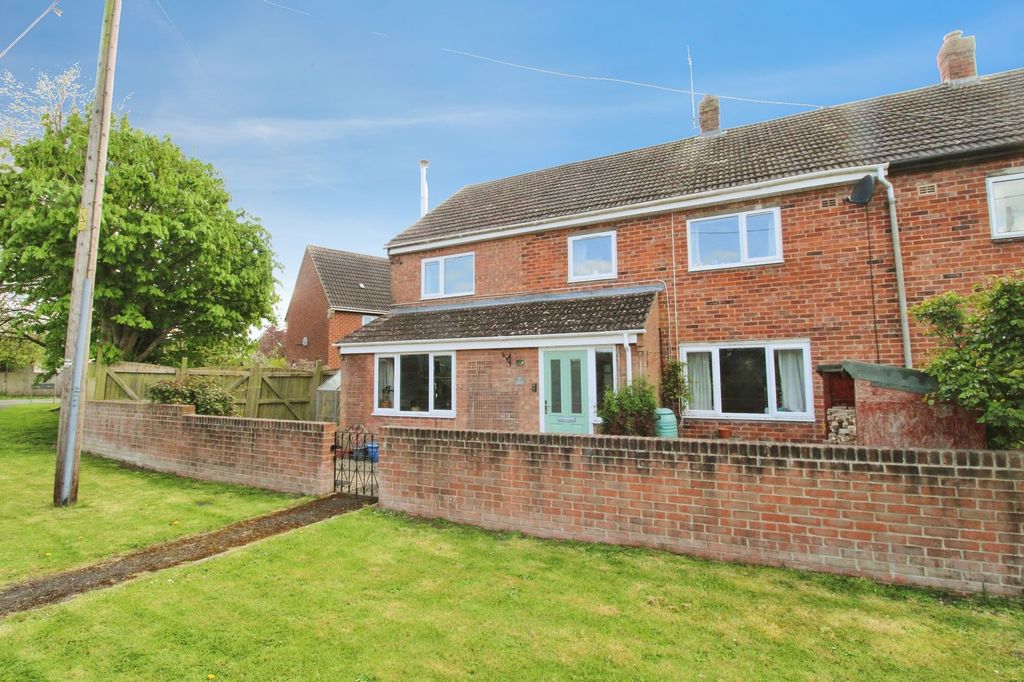 4 bed semi-detached house for saleCherry Tree Road, Cricklade SN6 photo 2