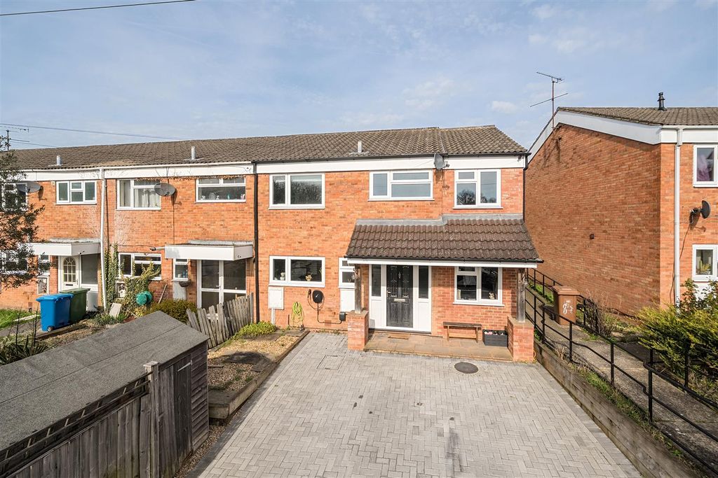 Additional image 2 of 4 bed semi-detached house for saleSouth Meadow, Crowthorne, Berkshire RG45