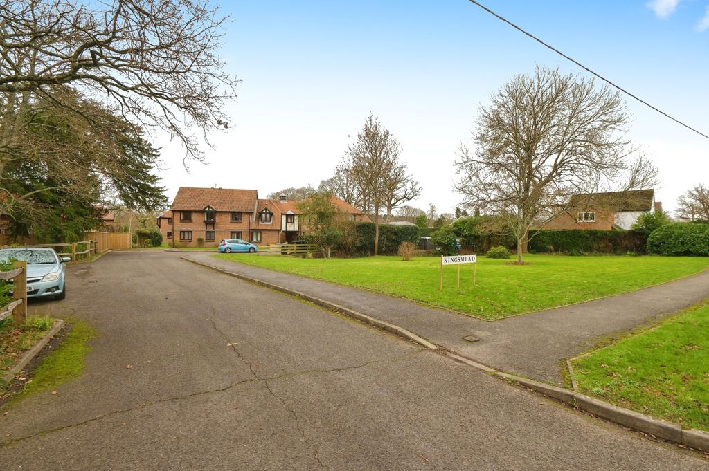 Additional image 12 of 1 bed flat for saleKingsmead, Lower Common Road, West Wellow, Romsey SO51