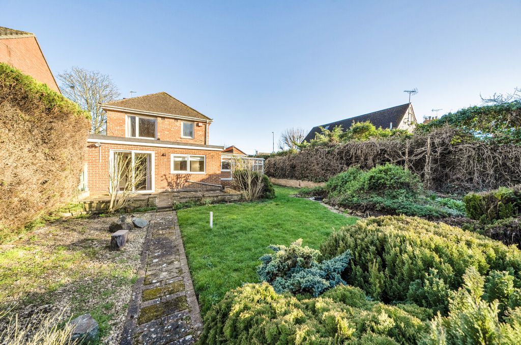 Additional image 2 of 3 bed detached house for saleHighworth Road, Swindon SN3