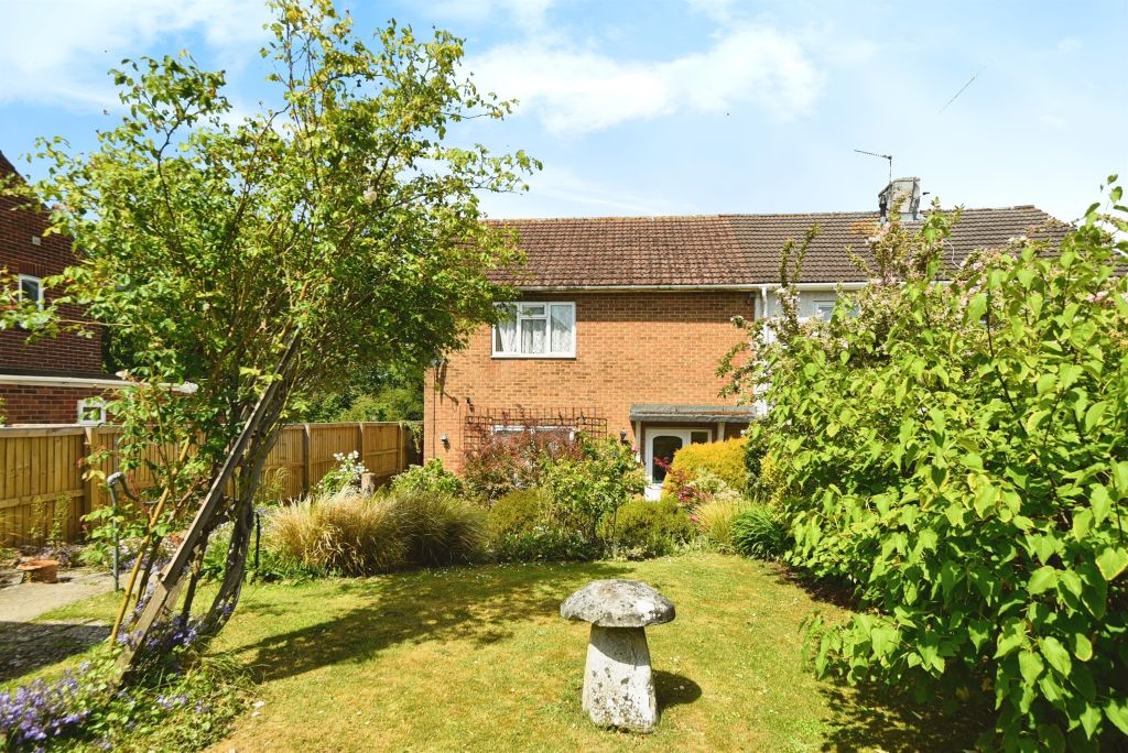 2 bed semi-detached house for saleWest View Crescent, Devizes SN10