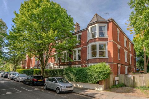 Cambridge Road, East Twickenham TW1
