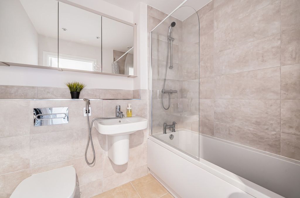 Additional image 13 of 2 bed flat for saleBroad Lane, Bracknell RG12