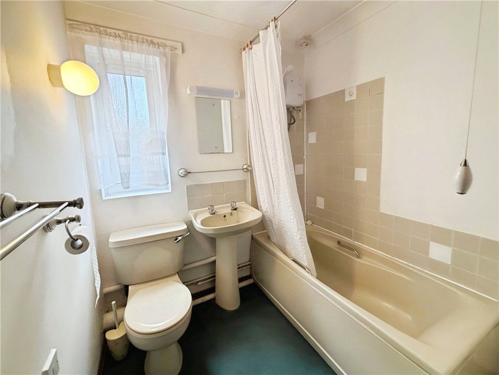 Additional image 6 of 1 bed flat for saleKingsmead, Lower Common Road, West Wellow, Romsey SO51