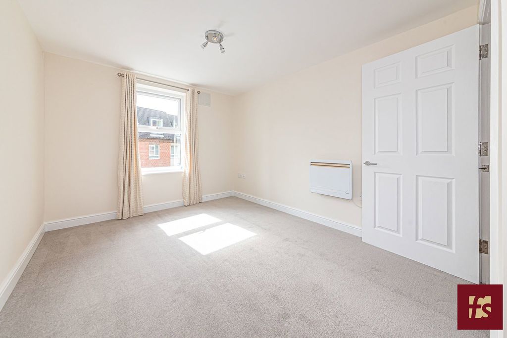 Additional image 10 of 2 bed flat for saleHeath Hill Road South, Crowthorne, Berkshire RG45