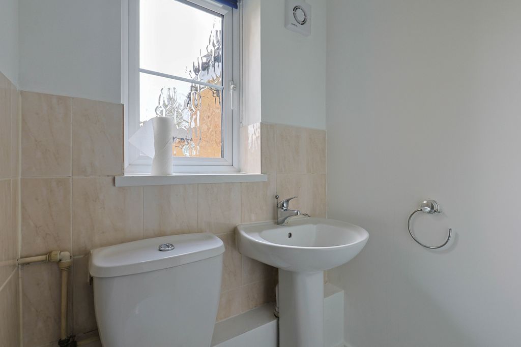 Additional image 7 of 1 bed flat for saleAldworth Close, Bracknell RG12