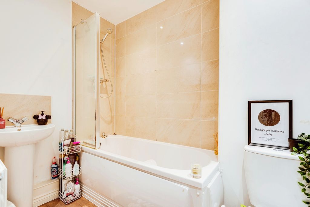 Additional image 10 of 2 bed flat for saleStaldon Court, Swindon, Wiltshire SN1