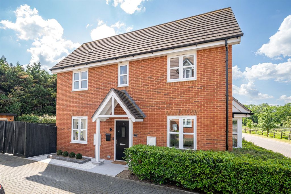 3 bed semi-detached house for saleWaterside Lane, Sandhurst, Berkshire GU47