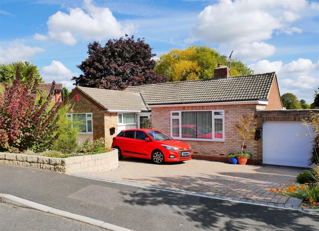 3 bed detached bungalow for saleWessington Park, Quemerford, Calne SN11