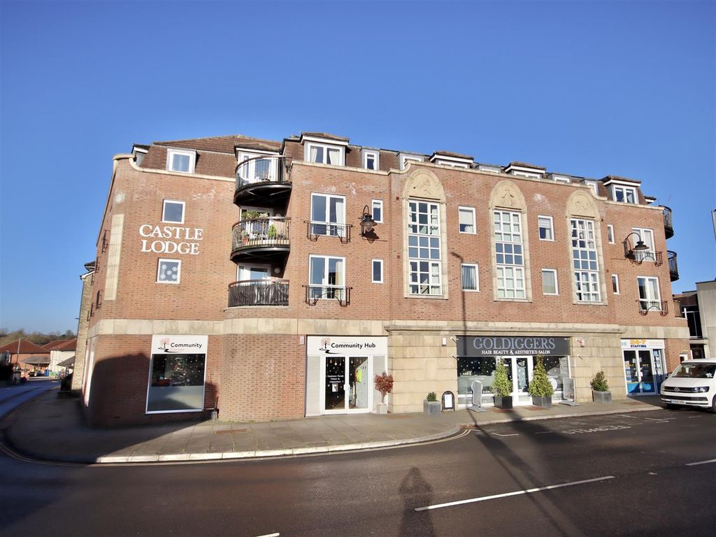 1 bed flat for saleCastle Lodge, Chippenham SN15