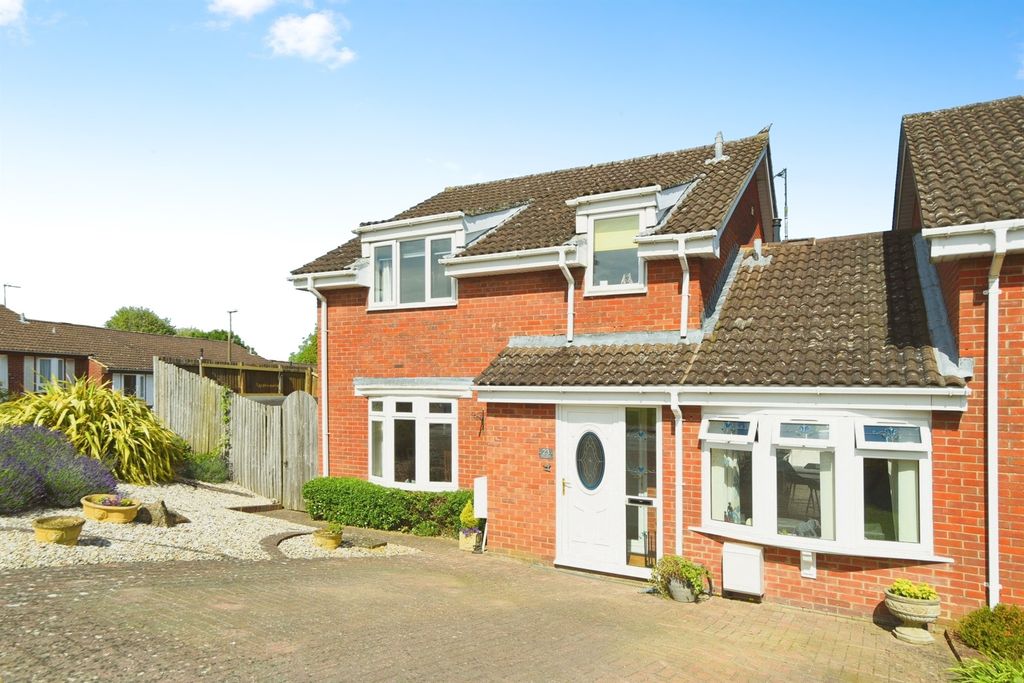 4 bed detached house for salePriory Green, Highworth, Swindon SN6