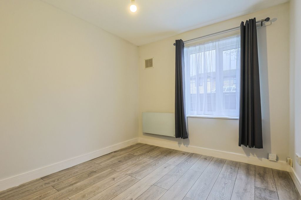 Additional image 2 of 1 bed flat for saleAldworth Close, Bracknell RG12