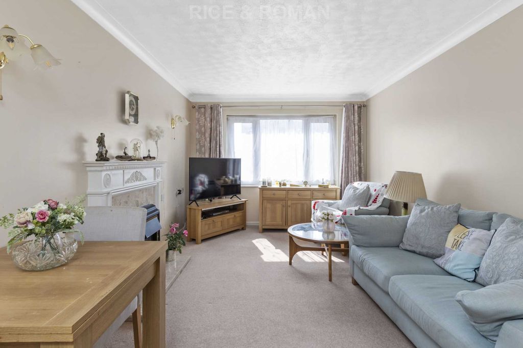 1 bed flat for saleWinterbourne Court, Bracknell RG12 photo 2