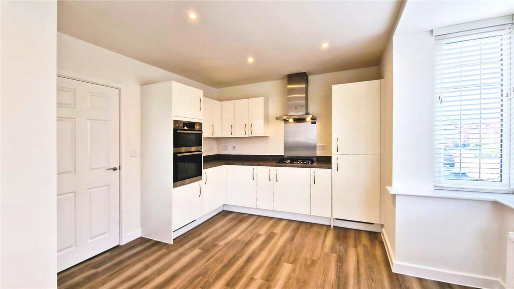 Additional image 14 of 4 bed detached house for saleSt. Georges Park, Binfield, Bracknell, Berkshire RG42