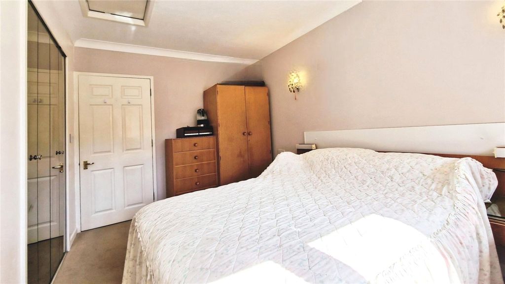Additional image 7 of 1 bed flat for saleTerrace Road South, Binfield, Bracknell, Berkshire RG42