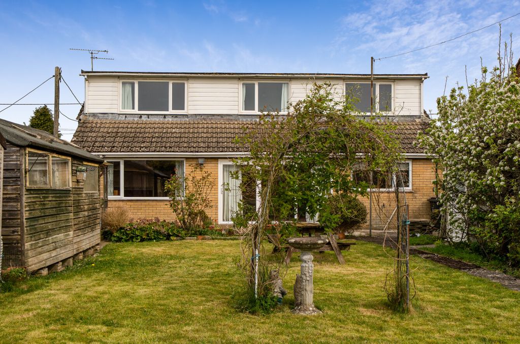 Additional image 18 of 6 bed detached house for saleCarisbrooke Terrace, Chiseldon, Swindon SN4