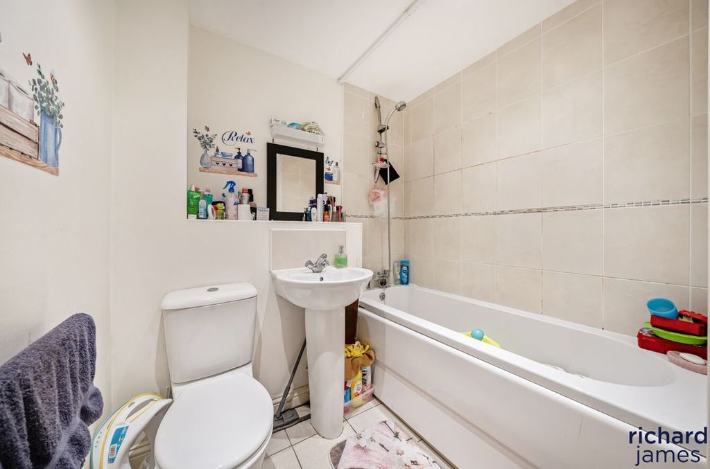 Additional image 9 of 2 bed flat for saleTwickenham Close, Stratton St Margaret, Swindon SN3