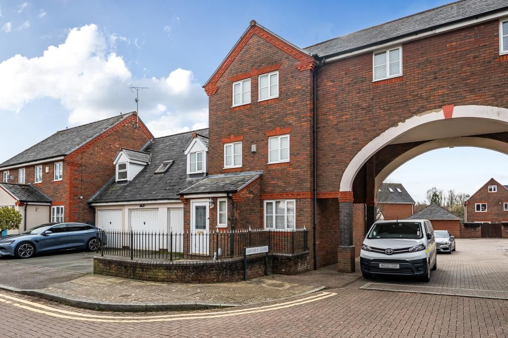 4 bed town house for saleShearwood Road, Swindon SN5