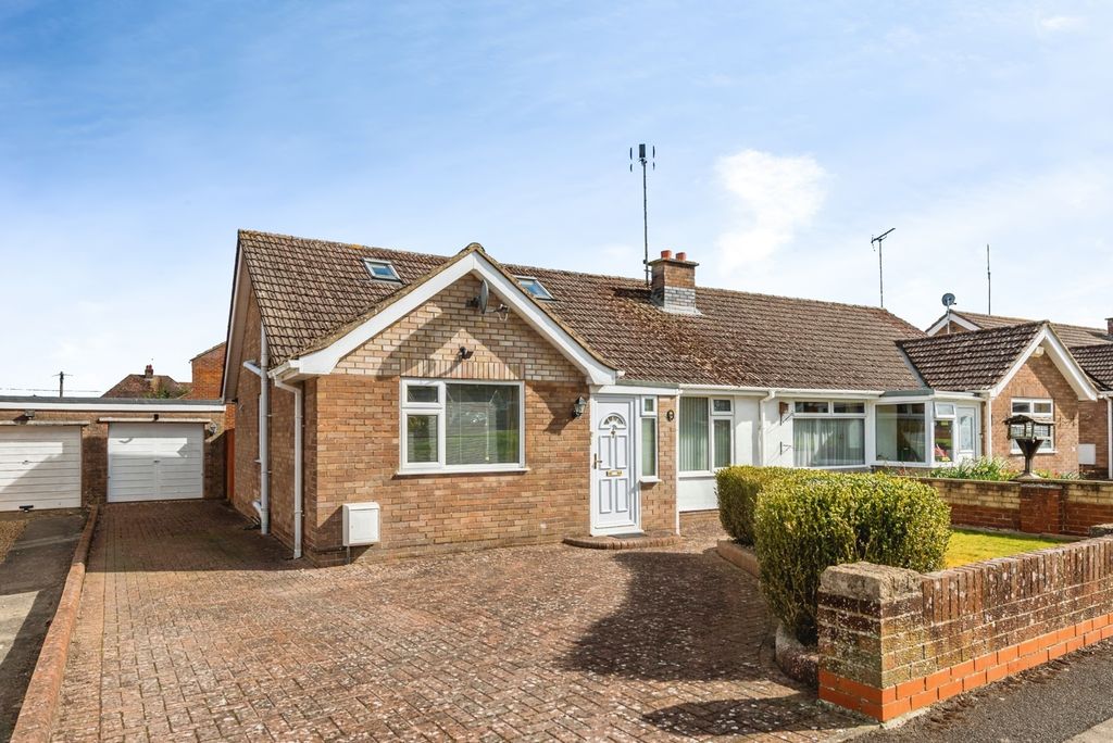 2 bed bungalow for saleCanney Close, Chiseldon, Swindon, Wiltshire SN4