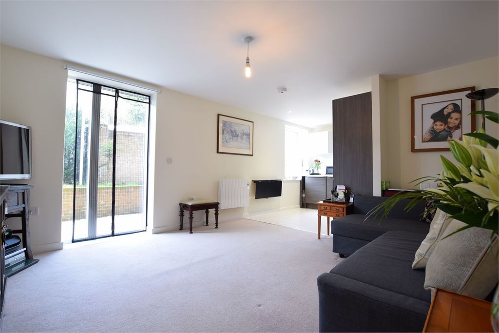 Additional image 3 of 2 bed flat for saleBelgravia Mansions, Frimley Road, Camberley, Surrey GU15