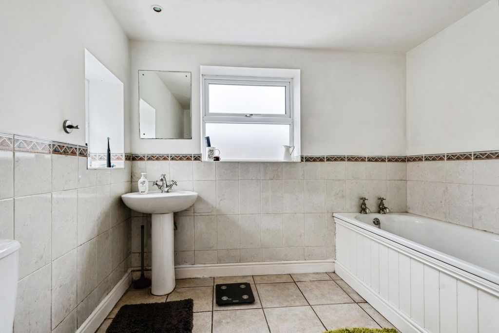 Additional image 16 of 3 bed terraced house for saleCricklade Road, Swindon, Wiltshire SN2