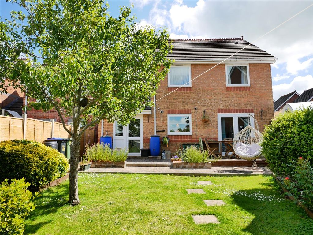 3 bed detached house for saleWesterham Walk, Calne SN11 photo 4