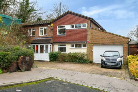 Bench Field, South Croydon CR2