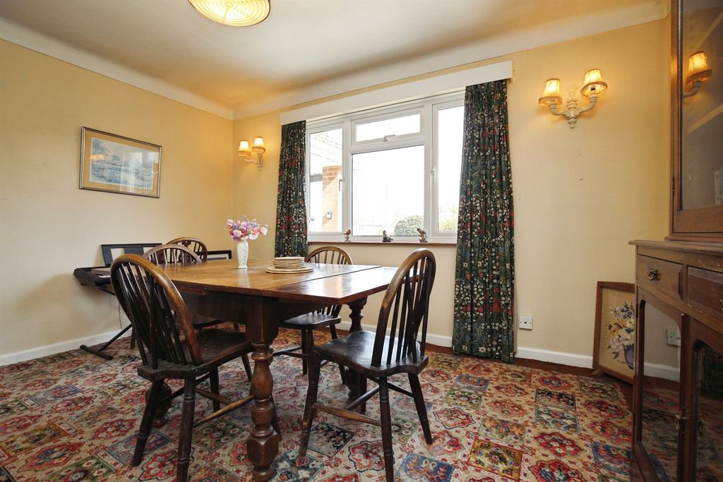 Additional image 18 of 4 bed detached bungalow for saleOakleigh Drive, Landford, Salisbury SP5