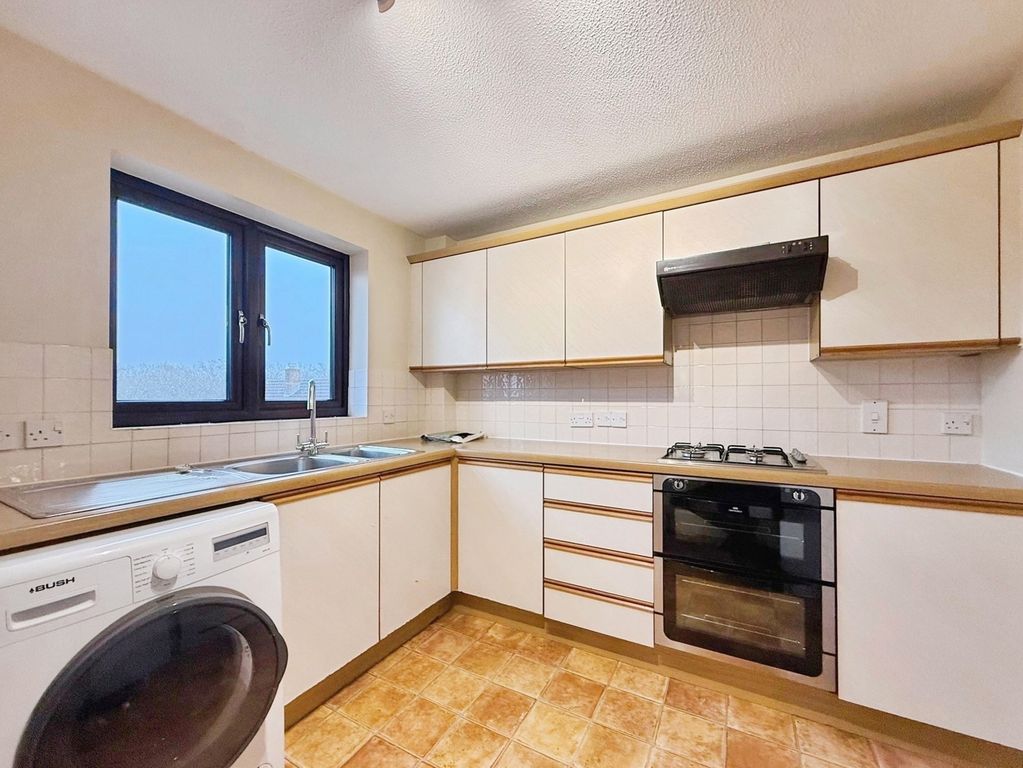 2 bed maisonette for saleTop Common, Warfield, Bracknell RG42 photo 4