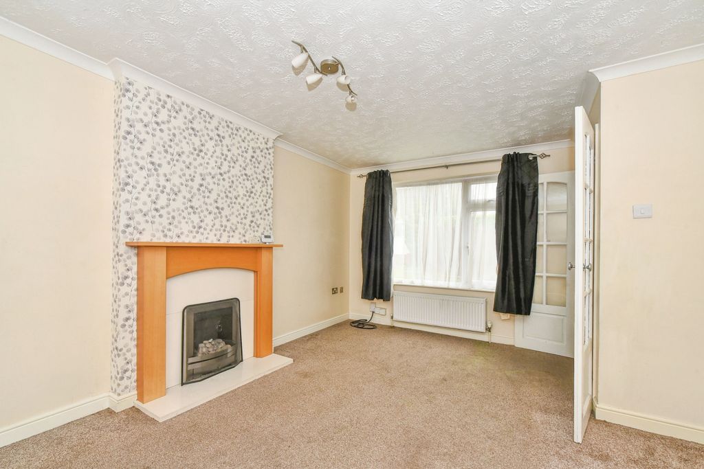 3 bed terraced house for saleLambert Close - Freshbrook, Swindon SN5 photo 3