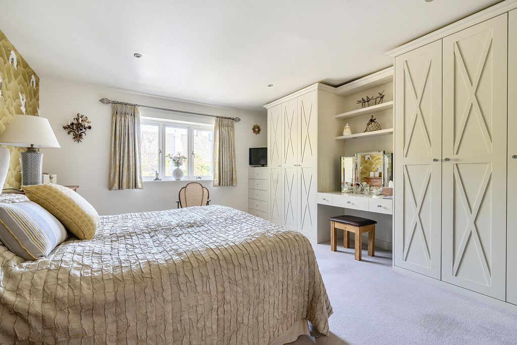 3 bed detached bungalow for saleManor Close, Urchfont, Devizes SN10 photo 5