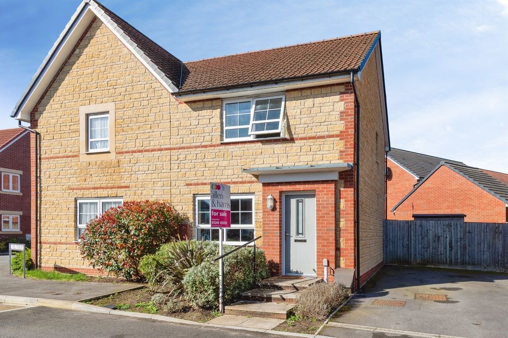 2 bed semi-detached house for saleHazel Crescent, Chippenham SN15