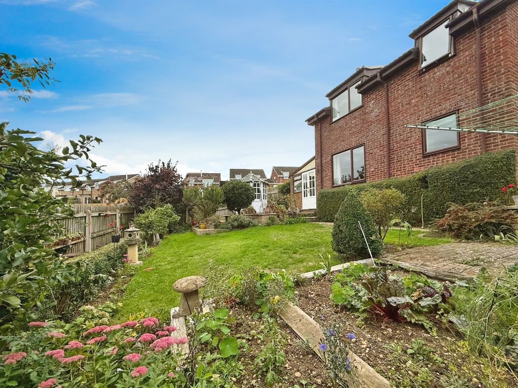 4 bed detached house for saleThe Cullerns, Highworth, Swindon SN6