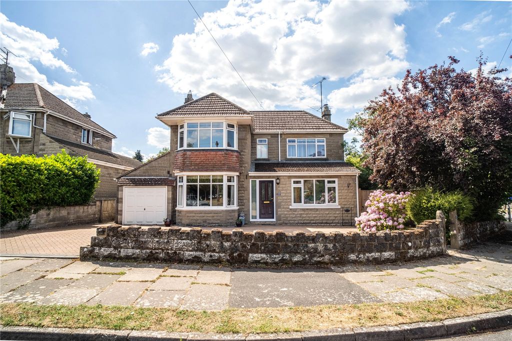 4 bed detached house for saleGreywethers Avenue, Lakeside, Swindon, Wiltshire SN3
