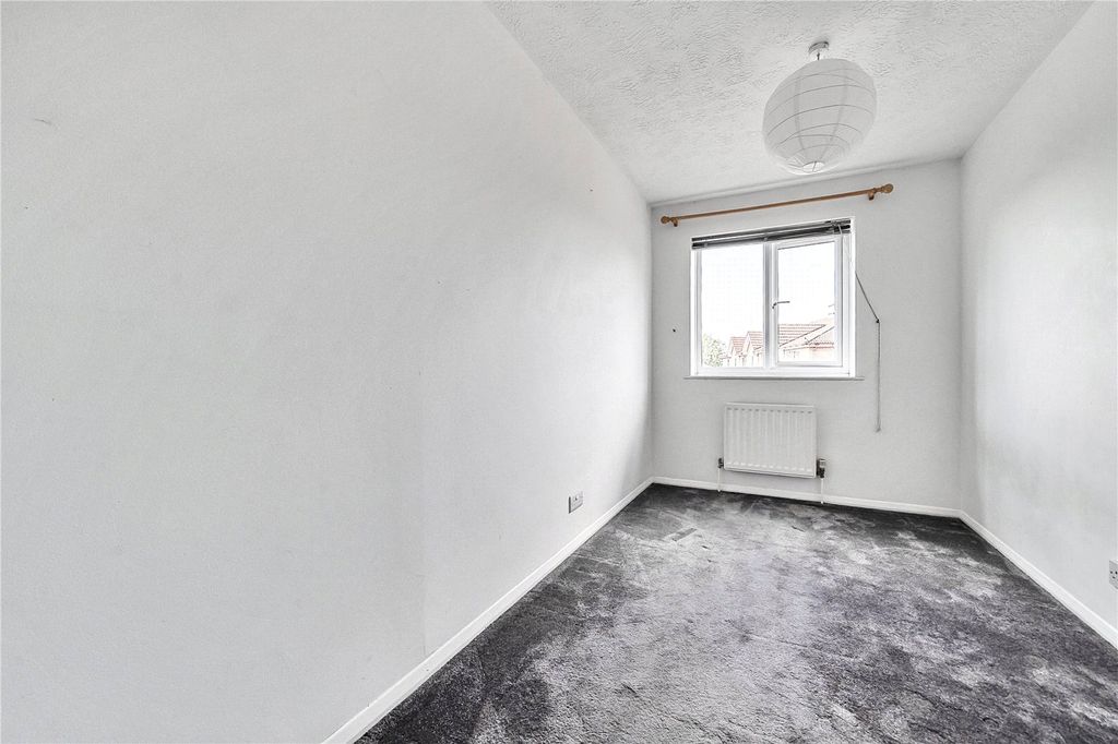 2 bed flat for saleHebbecastle Down, Warfield, Bracknell RG42 photo 5