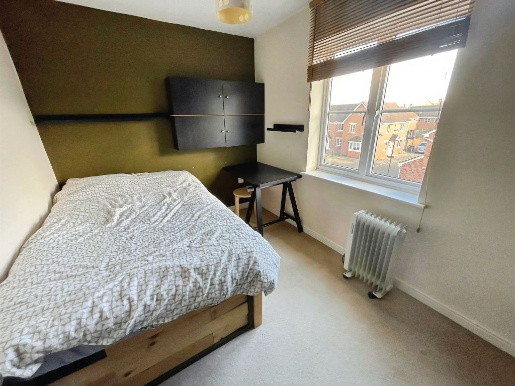 2 bed flat for saleDorney Road, Swindon SN25 photo 5