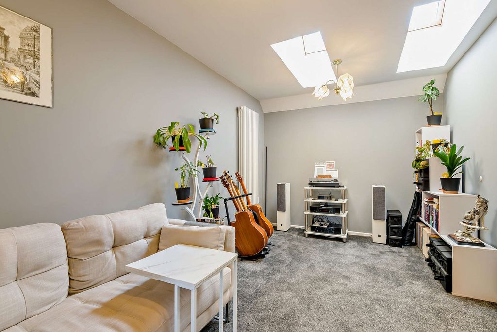 Additional image 3 of 2 bed flat for saleErmin Mews, Swindon SN3