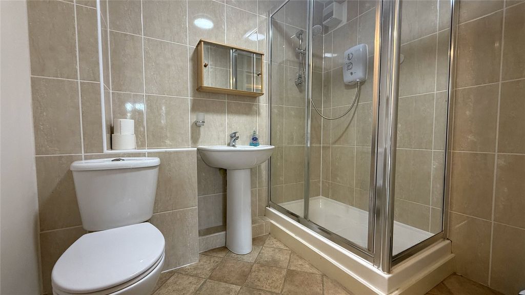 Additional image 6 of 2 bed flat for saleHuntsgreen Court, Bracknell, Berkshire RG12